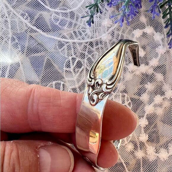 Vintage 1949 Wm. A. Rogers Oneida Old South II Flat-wear Monogram Cuff - Picture 5 of 11